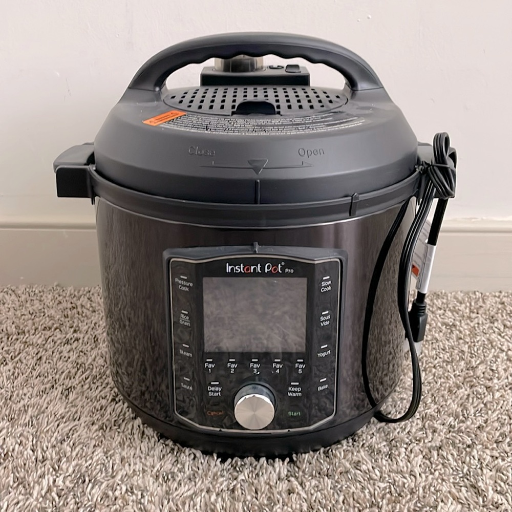 Instant Pot Pro Multi-Use Pressure Cooker, 6-Qt